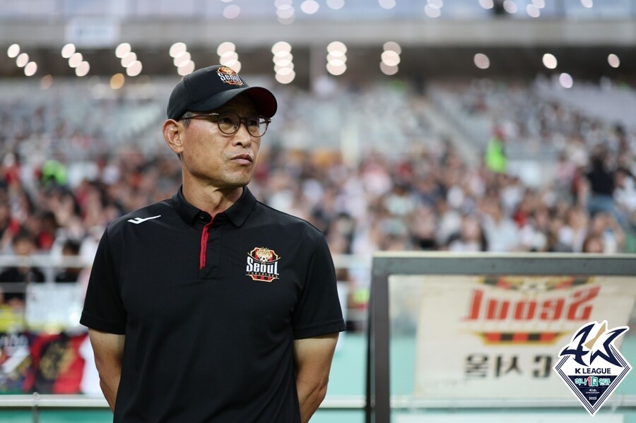▲ FC서울 지휘봉을 내려놓은 안익수 감독 ⓒ한국프로축구연맹