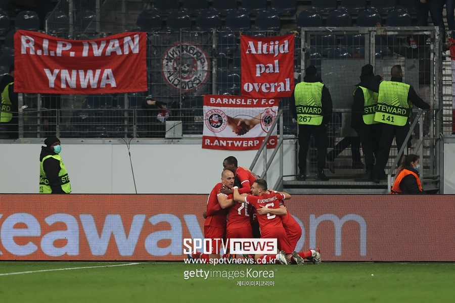 [UCL PO REVIEW] '손흥민 前 동료' 얀센 결승골…앤트워프, 수비수 퇴장에도 아테네 1-0 제압