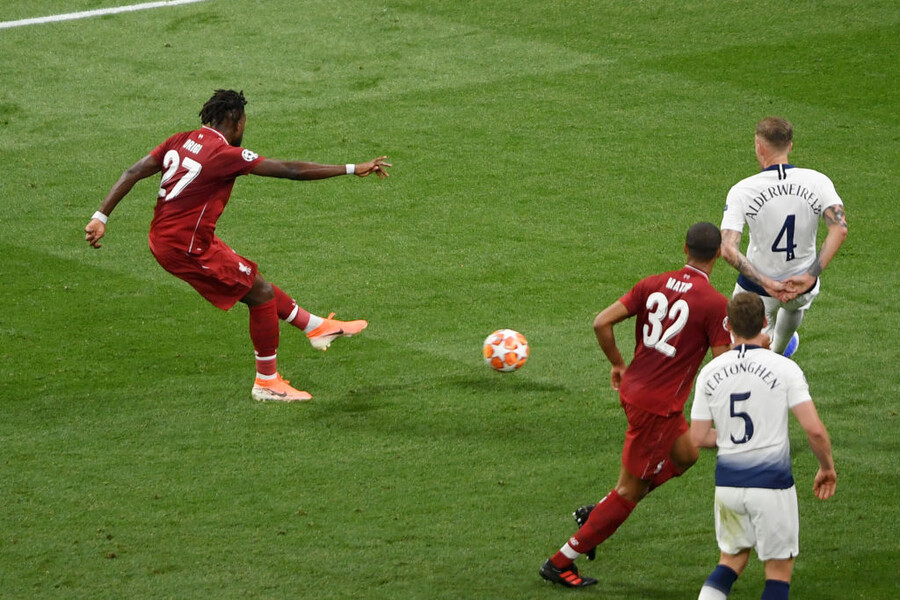 ▲ 오리기를 대표하는 장면은 2018-19 UCL 결승전 토트넘과의 경기에서 조커로 나서 골을 넣으며 우승을 이끈 것이다.