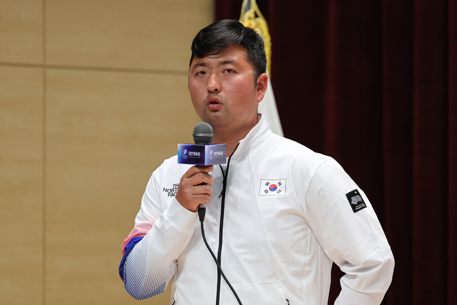 ▲ 양궁 국가대표 김우진이 진천국가대표선수촌에서 열린 항저우 아시안게임 D-30 미디어데이에서 발언하고 있다.  ⓒ연합뉴스