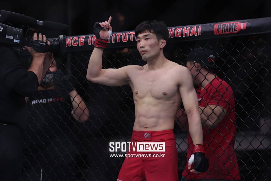 '블랙홀' 이창호 역전 TKO승으로 RTU 결승 진출…최승국·김상원·김상욱·박재현은 판정패