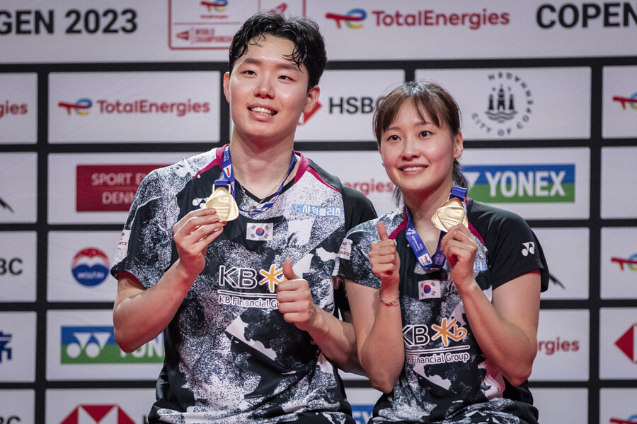 ▲ 2023 BWF 세계개인배드민턴선수권대회 혼합 복식에서 우승한 서승재(왼쪽)와 채유정 ⓒ연합뉴스/EPA