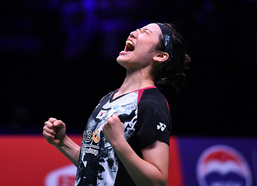 ▲ 2023 BWF 세계개인배드민턴선수권대회 여자 단식에서 우승한 뒤 환호하는 안세영 ⓒ연합뉴스/신화