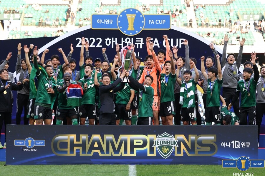 ▲ FA컵 우승팀에는 아시아 축구연맹 챔피언스리그(ACL) 본선 직행권이 주어진다. 그러나 대회 개편으로 FA컵에 직행권을 주는 것이 맞는가에 대한 회의론도 있다. ⓒ대한축구협회