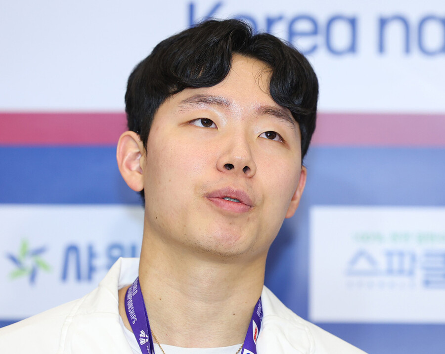 ▲ 2023 BWF 세계개인배드민턴선수권대회에서 2관왕에 오른 서승재가 인천국제공항에서 진행된 인터뷰에서 질문에 답변하고 있다. ⓒ연합뉴스