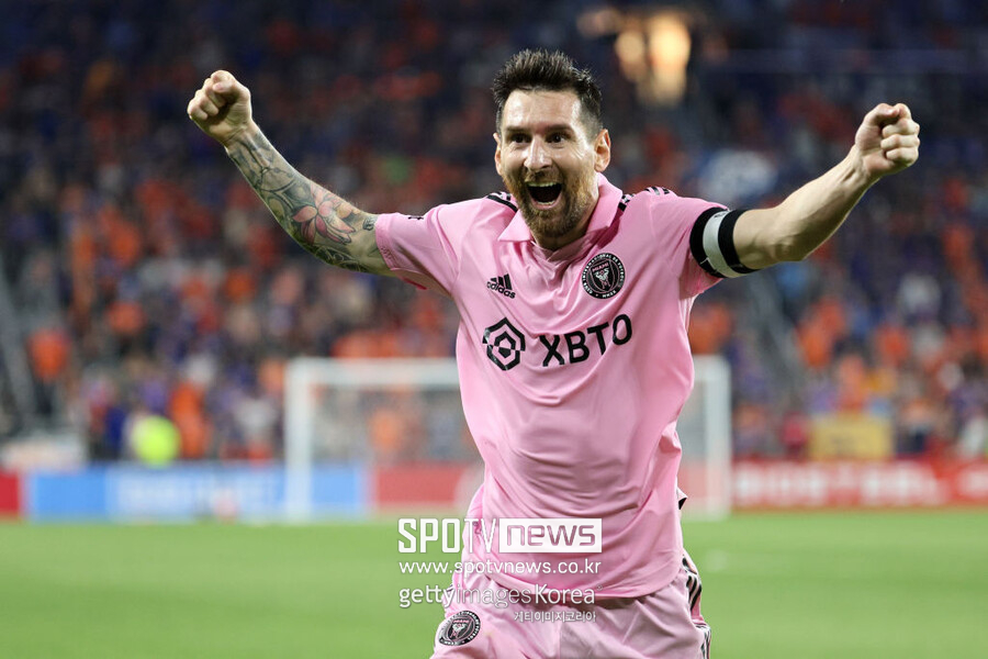 ▲ 메시가 미국 진출 직후 인터 마이애미에 트로피를 안겼다