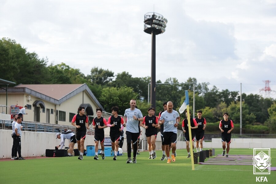 ▲ 벤투호 시절에도 역량을 보여준 마이클 김 코치 ⓒ대한축구협회