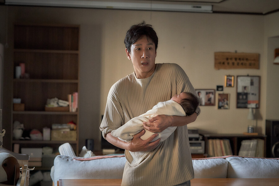 ▲ '잠' 스틸. 제공| 롯데 엔터테인먼트