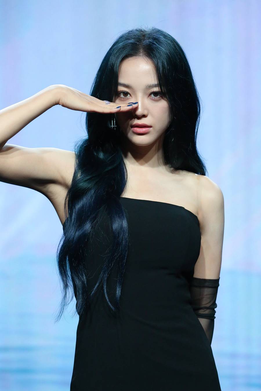 김세정 "'톱 오어 클리프' 뮤비, '경소문'과 다른 느낌 액션…뻔하지 않아"