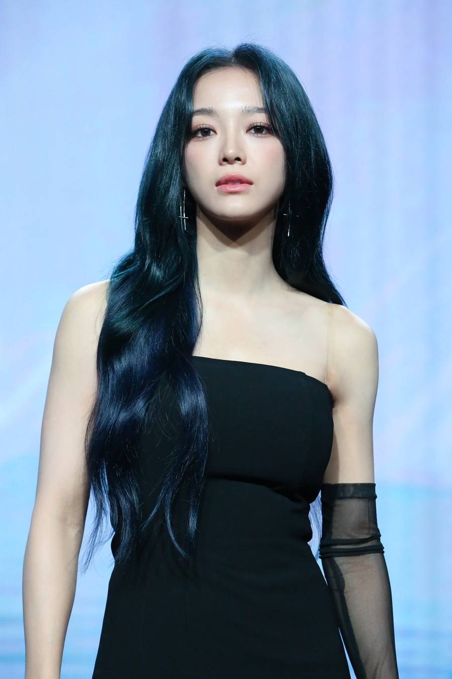 "다양한 색 지닌 아티스트" 김세정, '파격 변신'으로 연 새로운 '문'[종합]
