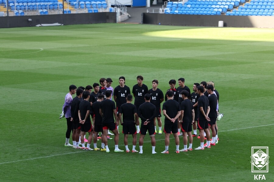 ▲ 축구대표팀이 웨일스전을 앞두고 카디프시티 스타디움에서 훈련에 나섰다. ⓒ대한축구협회