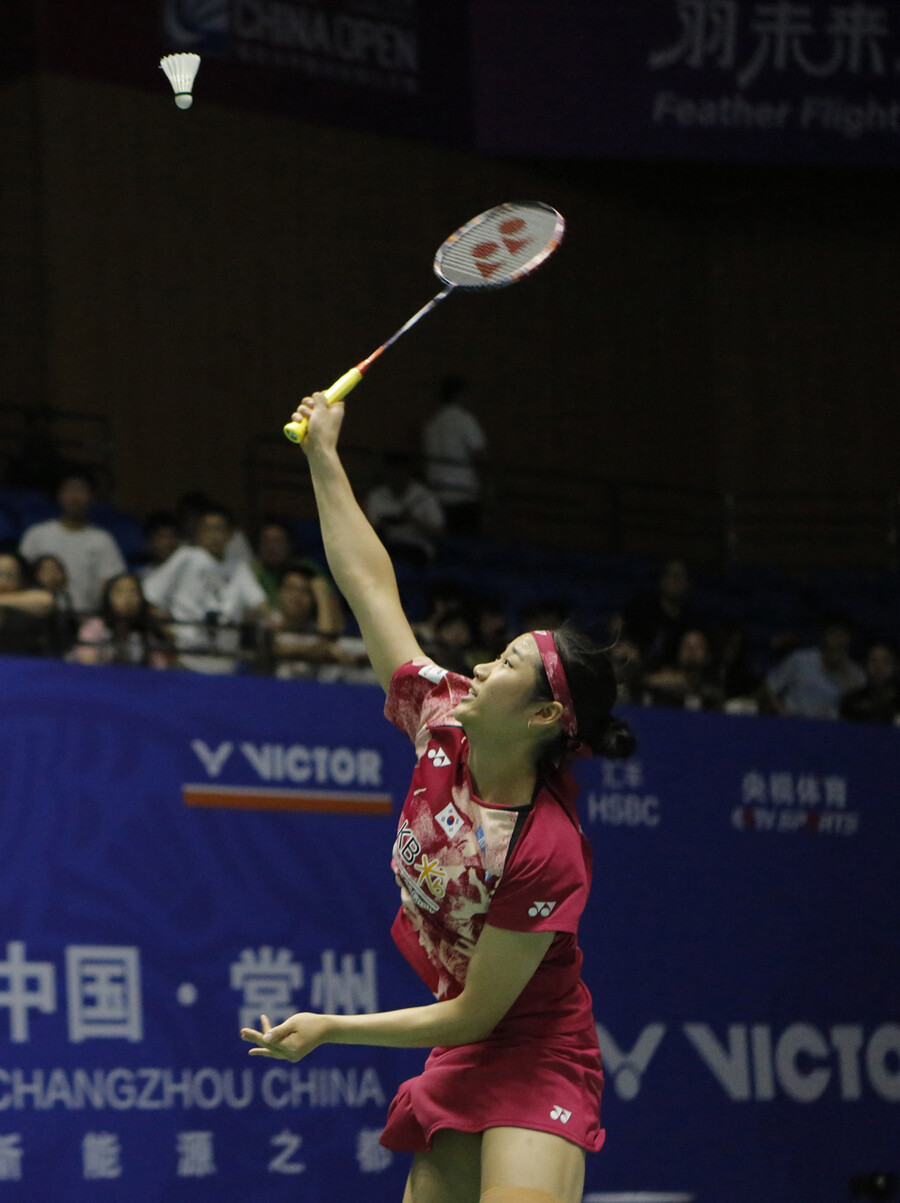 ▲ 안세영이 2023 BWF 중국오픈 여자 단식에서 경기를 펼치고 있다. ⓒ연합뉴스/신화
