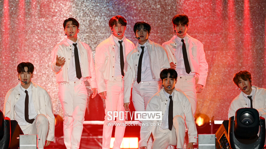 [포토]골든차일드, 카리스마 넘치는 무대