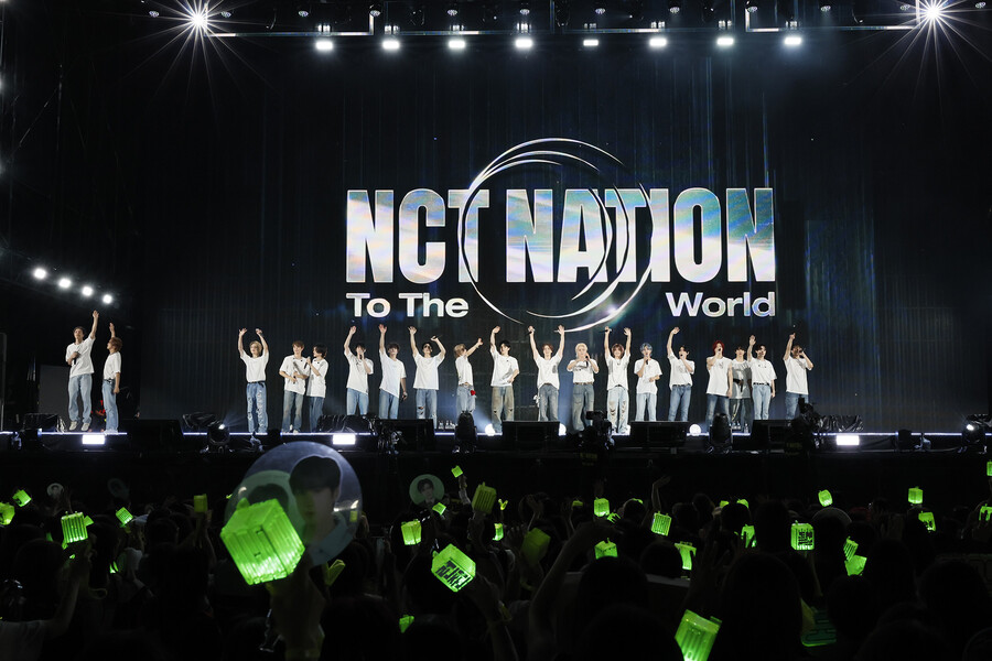 NCT, 日 스타디움 투어 성공적 포문…오사카서 11만 관객 동원 
