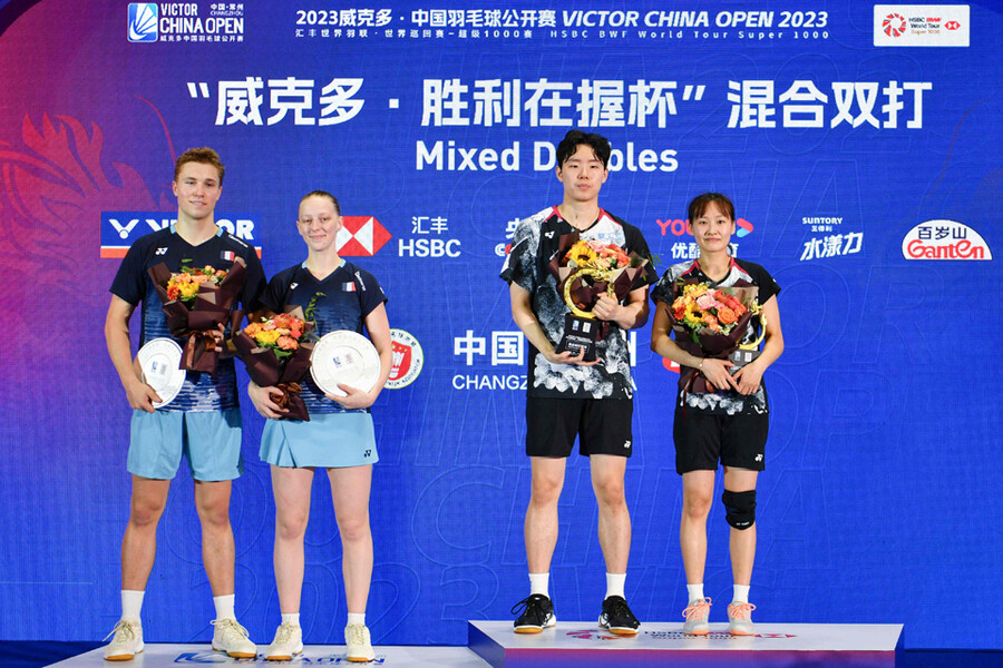 ▲ 2023 BWF 중국오픈 혼합 복식에서 우승한 서승재(오른쪽에서 두 번째)와 채유정, 왼쪽은 준우승한 프랑스의 지켈-델루 조 ⓒ연합뉴스/AFP