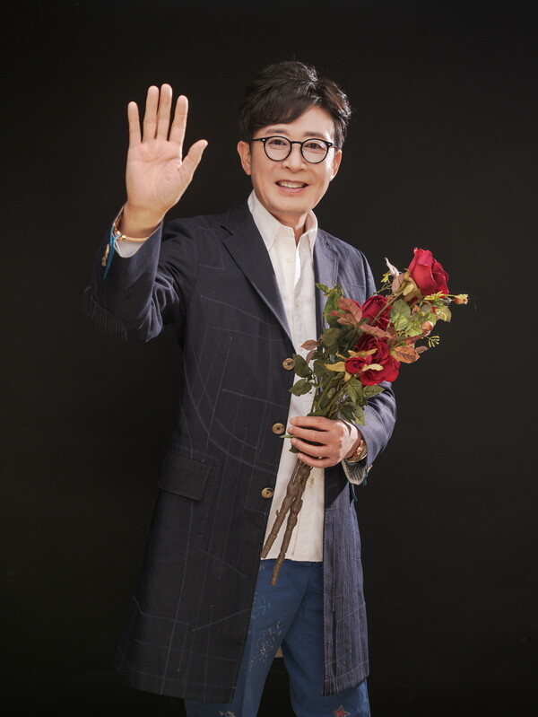 ▲ '7인의 탈출'에서 이덕화의 수행비서이자 조력자 황 전무 역을 맡은 이부영. 제공|DBC대한제작 미디어