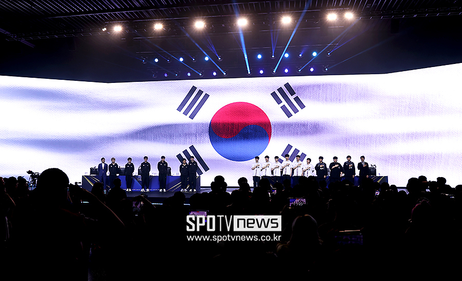 ▲ 제우스 최우제 카나비 서진혁 페이커 이상혁 쵸비 정지훈 룰러 박재혁 케리아 류민석 ⓒ곽혜미 기자