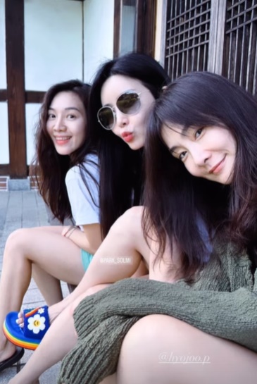 ▲ 박솔미, 박효주, 최희서. 출처| 송혜교 인스타그램