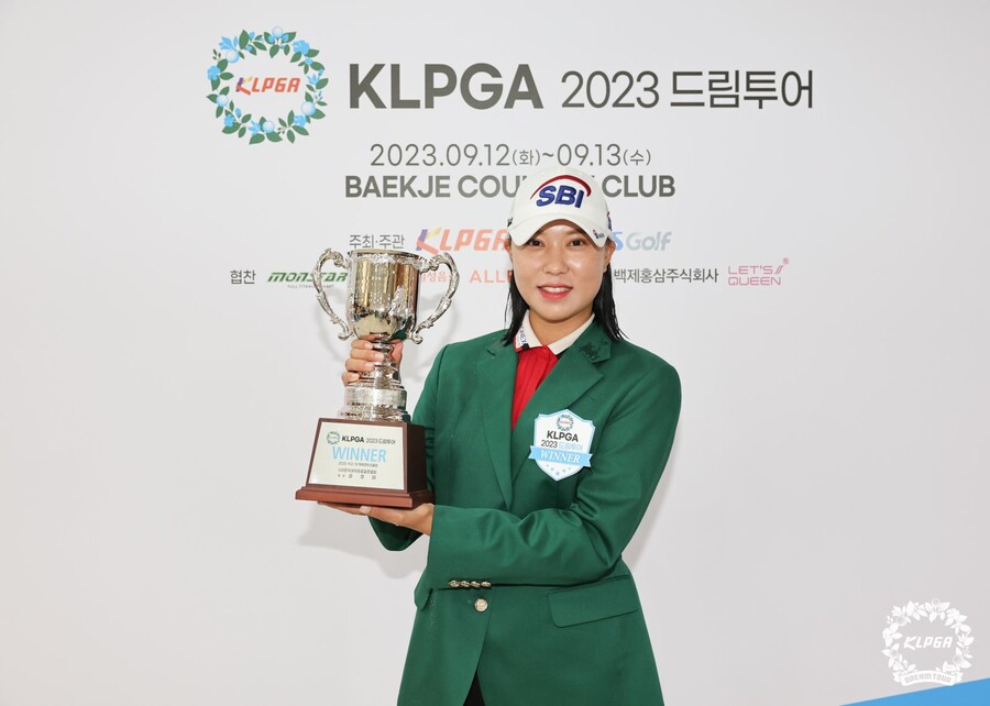▲ 올 시즌 정규투어에서 드라이브 평균 비거리 2위를 기록 중인 문정민은 높아진 티샷 정확도를 우승 원동력으로 꼽았다. ⓒ KLPGA