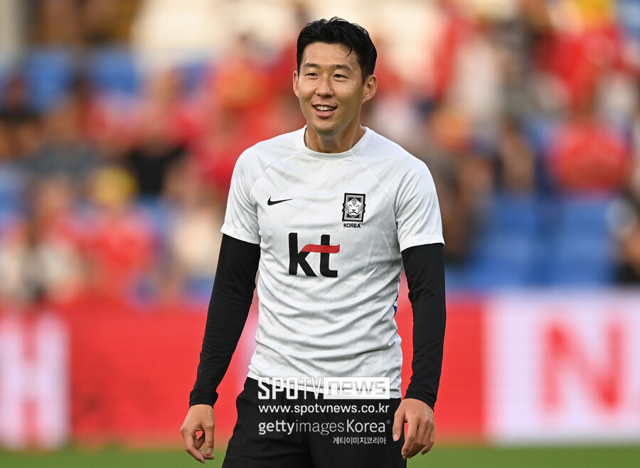 ▲ 웨일스와 경기를 앞두고 밝은 얼굴로 훈련하는 손흥민.