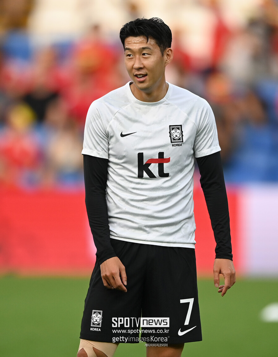 ▲ 웨일스와 경기를 앞두고 밝은 얼굴로 훈련하는 손흥민.
