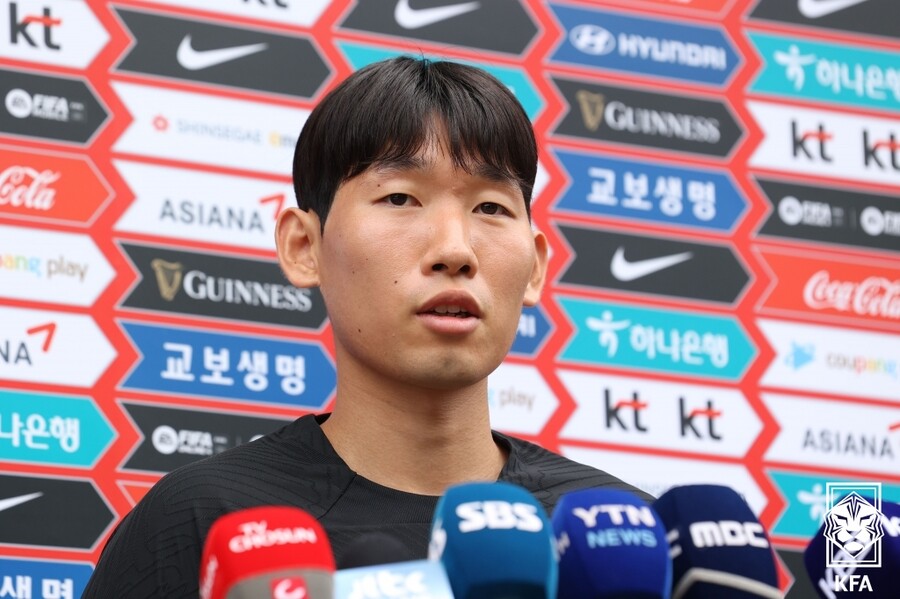 ▲ 14일 파주트레이닝센터에서 홍현석이 취재진의 질문에 답하고 있다. ⓒ대한축구협회