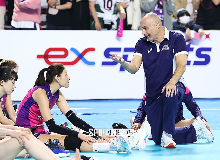 ▲ 김연경 아본단자 감독 ⓒ곽혜미 기자