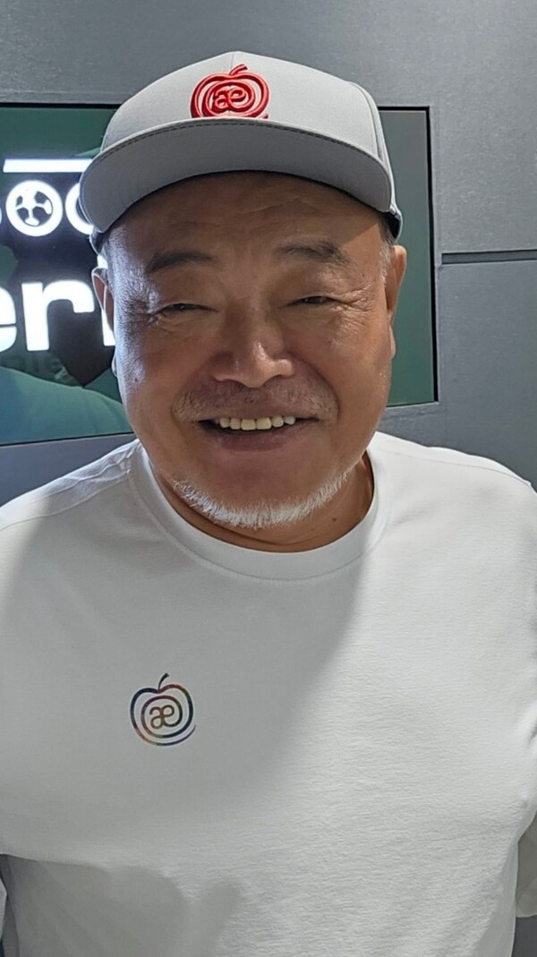 ▲ 15일 신곡 '걸어간다'를 발표한 김흥국. 제공|김흥국