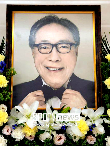 故변희봉, 81세로 별세…영정 속 그리운 미소