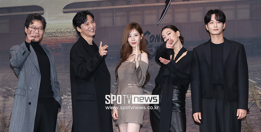 "우주의 기운 모이길" '도적: 칼의 소리', '오겜'·'수리남' 잇는 넷플 추석 대박 될까[종합]