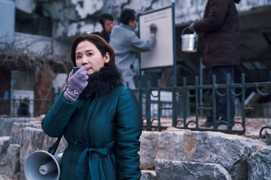▲김선영. 영화 '콘크리트 유토피아' 스틸. 제공|롯데엔터테인먼트