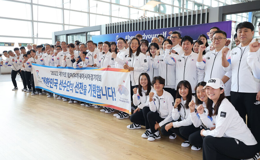 ▲ 2022 항저우 아시안게임에 참가하는 한국 선수단 본진이 20일 인천국제공항을 통해 출국했다. ⓒ연합뉴스