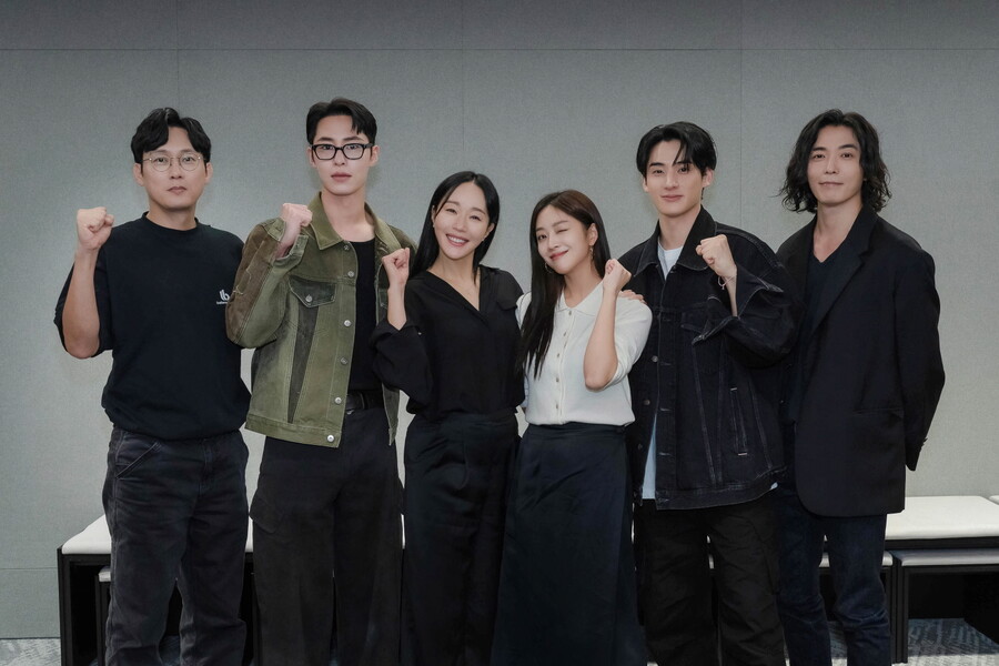 넷플릭스 미스터리 멜로 사극 '탄금' 제작 확정…이재욱X조보아[공식]