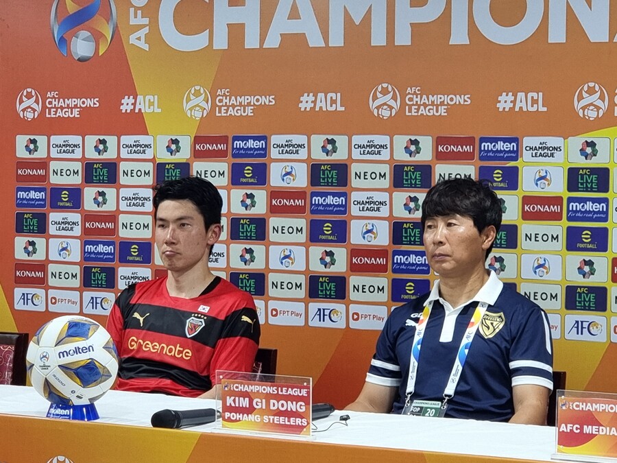 ▲ 포항 스틸러스 김기동 감독, 김인성. ⓒ한국프로축구연맹