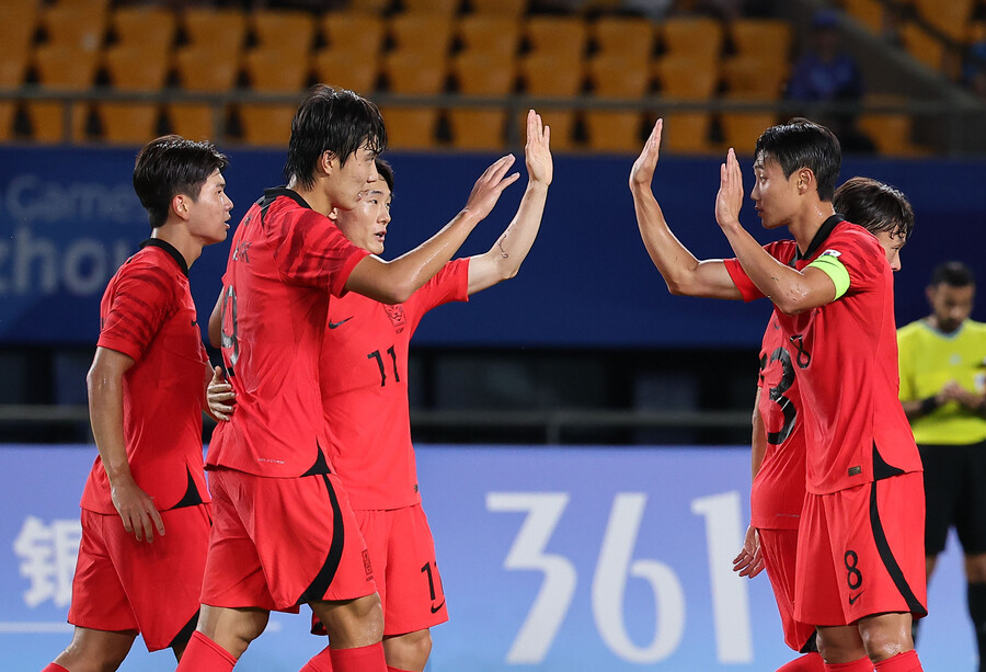 ▲ 엄원상의 골로 한국이 태국에 3-0으로 앞서나갔다. ⓒ연합뉴스