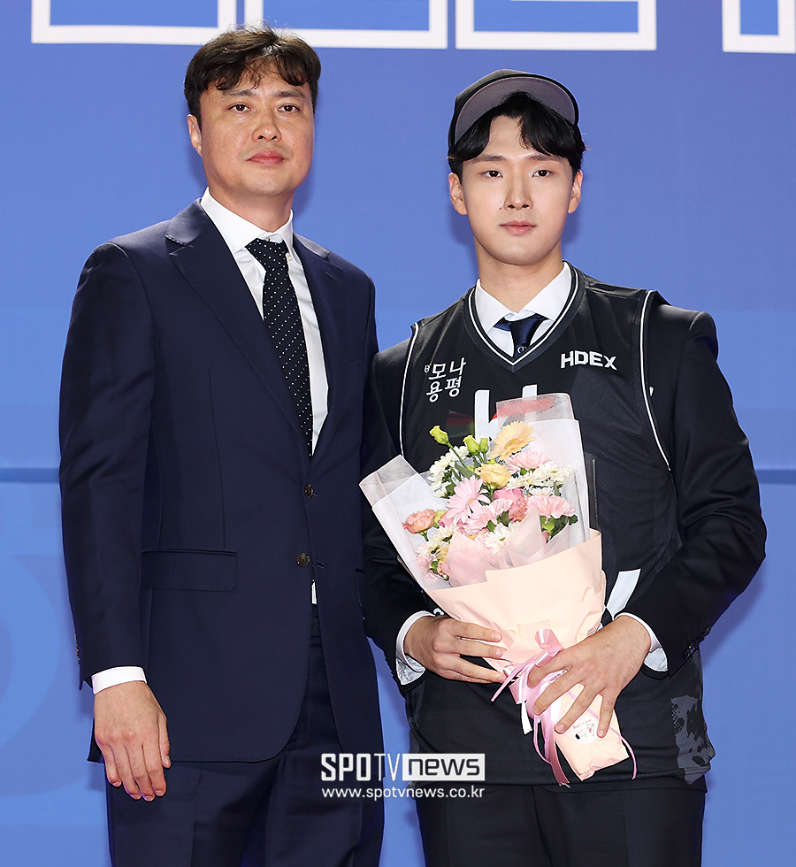 ▲ KT 송영진 감독 이두호 ⓒ곽혜미 기자