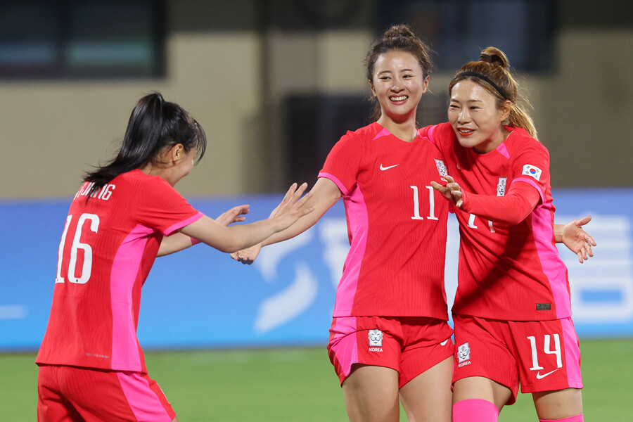 [항저우 NOW] 남자 이어 여자 축구도 첫 승 신고…미얀마에 3-0 완승