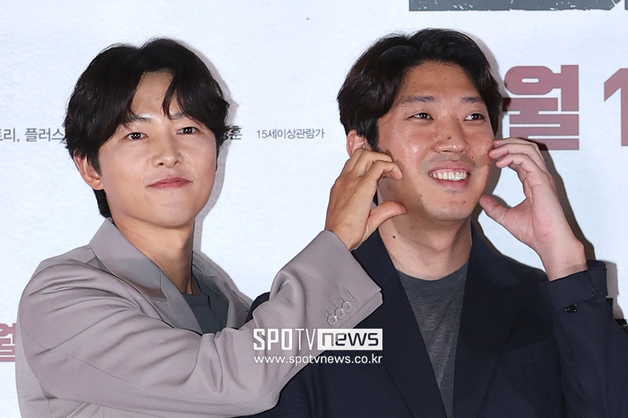 ▲ 송중기 김창훈 감독 ⓒ곽혜미 기자