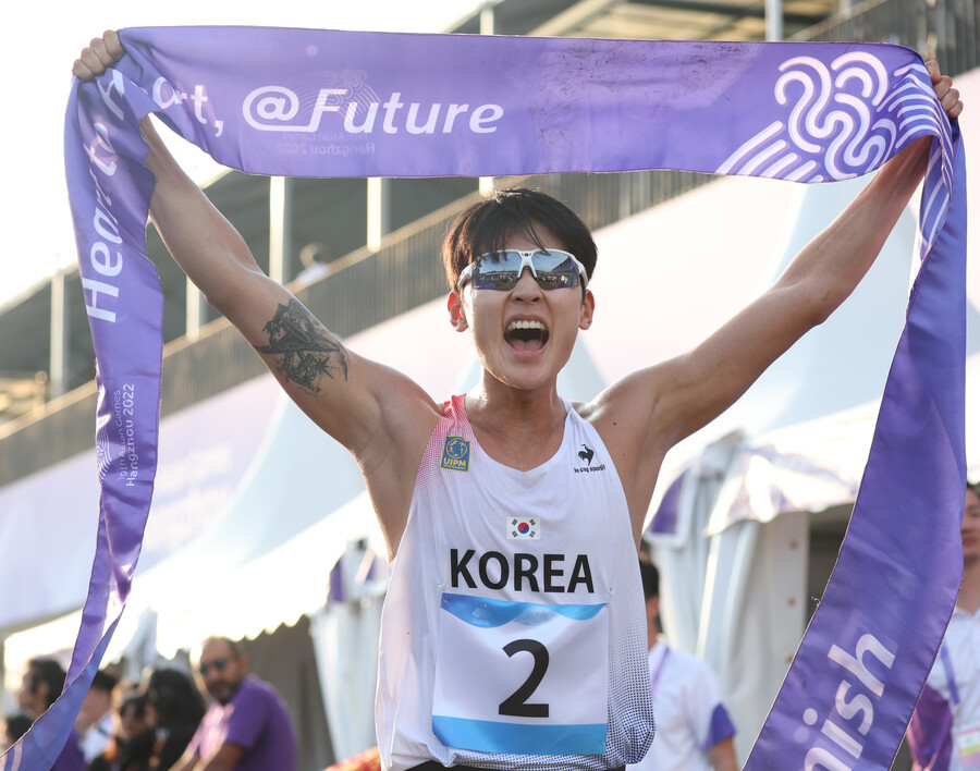[항저우NOW] '근대5종 간판' 전웅태, 뒤집기로 개인전·단체전 석권! 한국 첫 2관왕 등극…이지훈 개인전 은메달(종합)