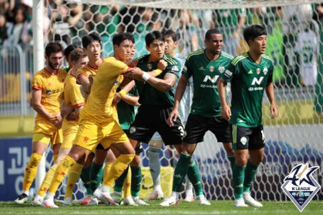 ▲ 전북 현대는 안현범의 결승골로 광주FC를 1-0으로 꺾었다. ⓒ한국프로축구연맹