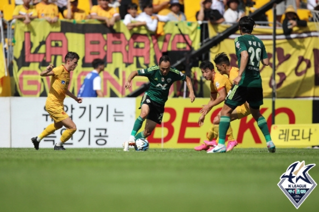 ▲ 전북 현대는 안현범의 결승골로 광주FC를 1-0으로 꺾었다. ⓒ한국프로축구연맹