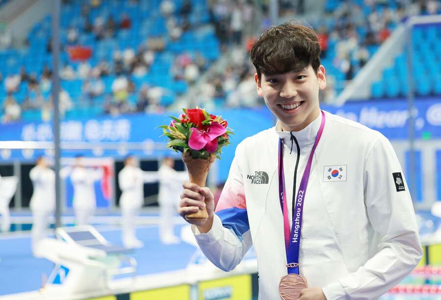 ▲ 이주호는 '2022 항저우 아시안게임' 남자 배영 100m에서 동메달을 목에 걸었다. ⓒ연합뉴스