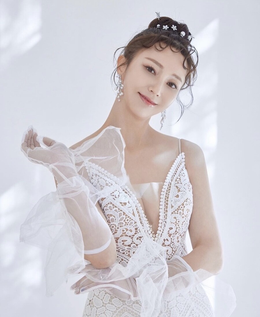 안혜경, '빈센조' 촬영감독과 결혼…'사회' 송중기가 오작교?