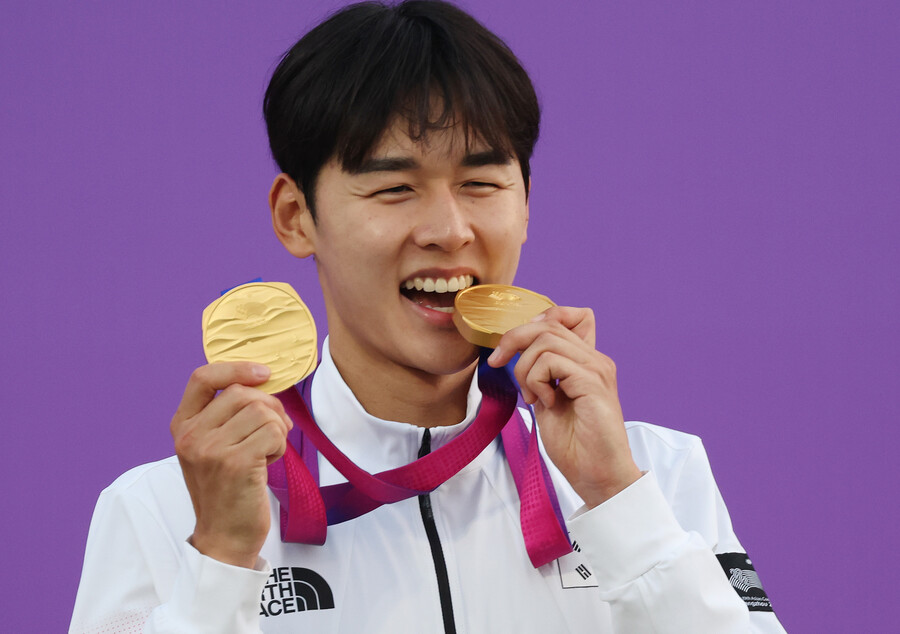 ▲ 전웅태가 근대5종 남자 개인전 단체전 금메달로 한국 항저우 아시안게임 대표 선수 가운데 처음으로 2관왕에 올랐다. ⓒ 연합뉴스