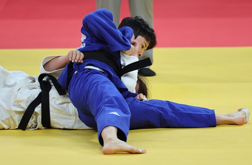 ▲ 여자 유도 63kg급 동메달을 획득한 김지정(파란도복) ⓒ 연합뉴스
