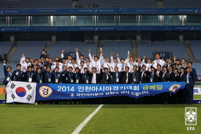 ▲ 한국은 2014 인천 아시안게임 결승 당시 북한을 연장 승부 끝에 1-0으로 꺾고 금메달을 목에 걸었다. ⓒ대한축구협회