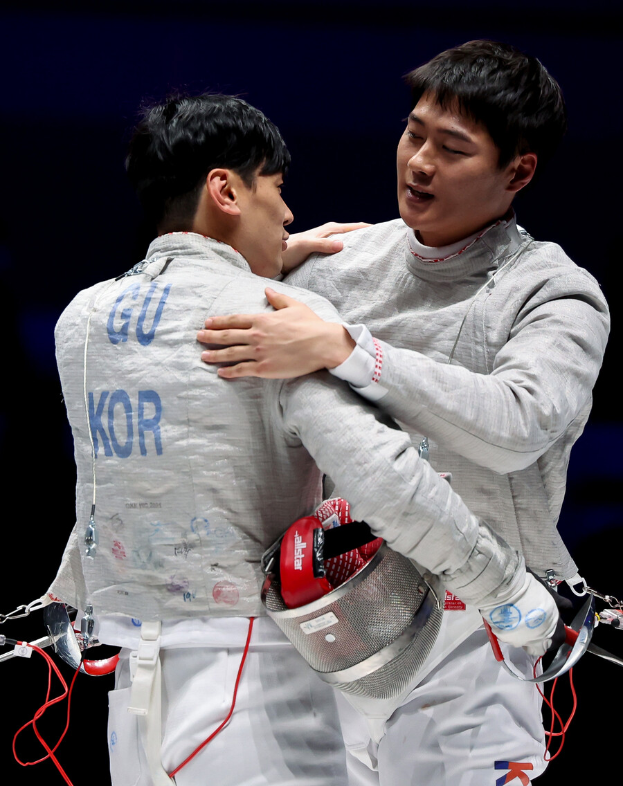 [항저우NOW] 우승한 선수가 "왜 울었는지 알겠다"…리빙레전드가 왕관을 넘겼다, 구본길 4연속 金 오상욱이 저지(종합)