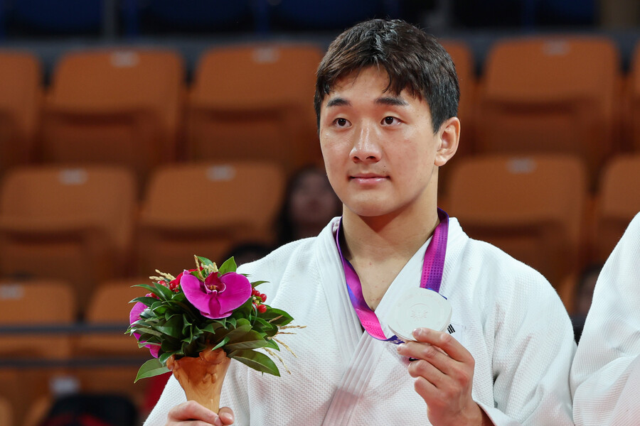▲ 2022 항저우 아시안게임 남자 유도 81kg급에서 동메달을 목에 건 이준환. ⓒ연합뉴스