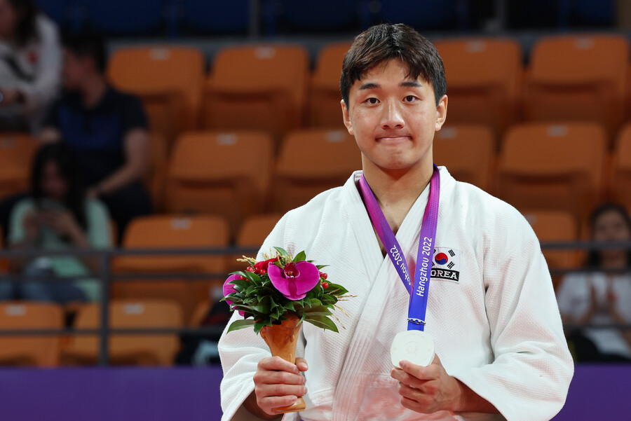 ▲ 2022 항저우 아시안게임 남자 유도 81kg급에서 동메달을 목에 건 이준환. ⓒ연합뉴스