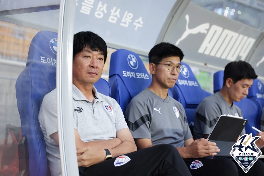 ▲ 김병수 감독은 성적 부진을 이유로 수원에서 경질됐다. ⓒ한국프로축구연맹